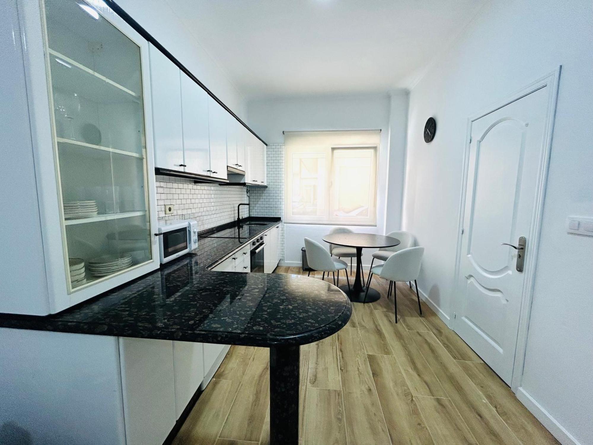 En Apartment *